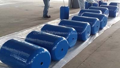 Porcelana Fenders flotantes de muelle llenos de espuma de poliuretano marino Fender EVA Fender flotante marino proveedor