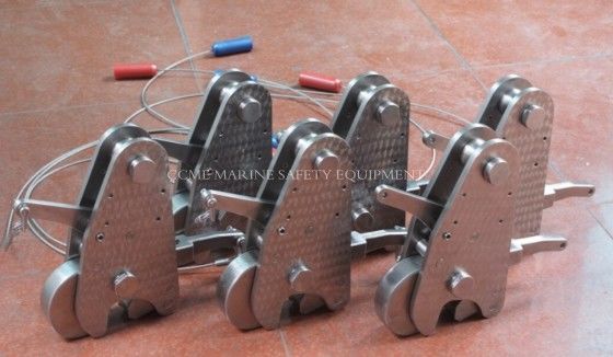Porcelana Gancho de liberación rápida automático de 35KN para bote salvavidas / balsa salvavidas proveedor